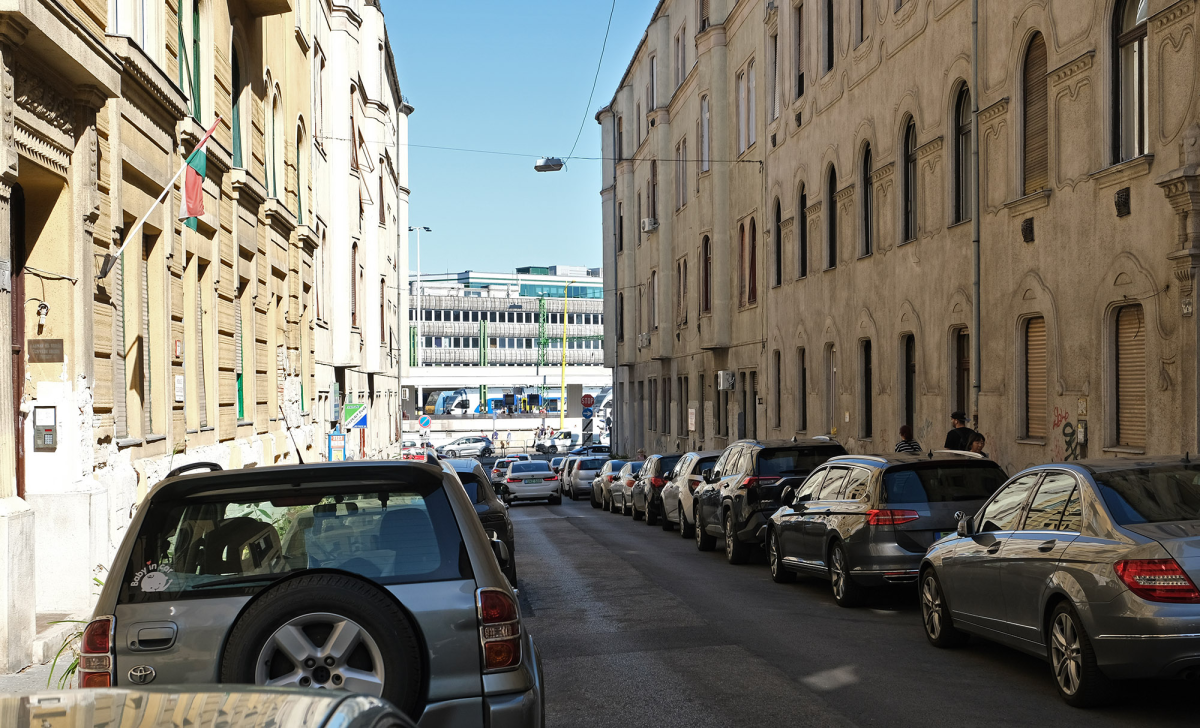 Elheto-e_a_Schwartzer_Ferenc_utca_2