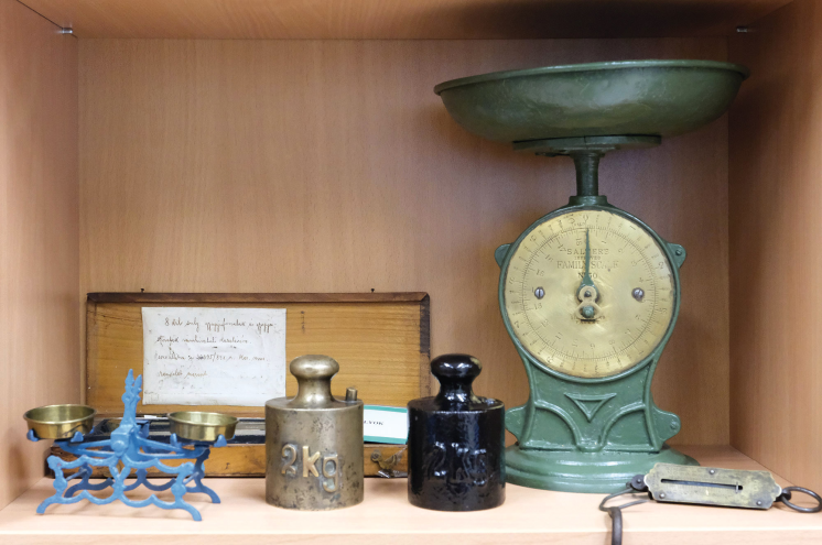 Egy_muzeum_ahol_a_targyak_jarnak_korbe_1