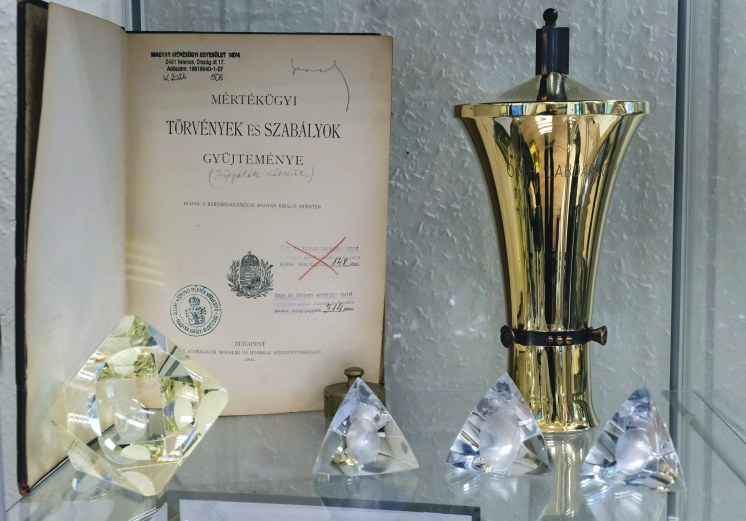 Egy_muzeum_ahol_a_targyak_jarnak_korbe_4