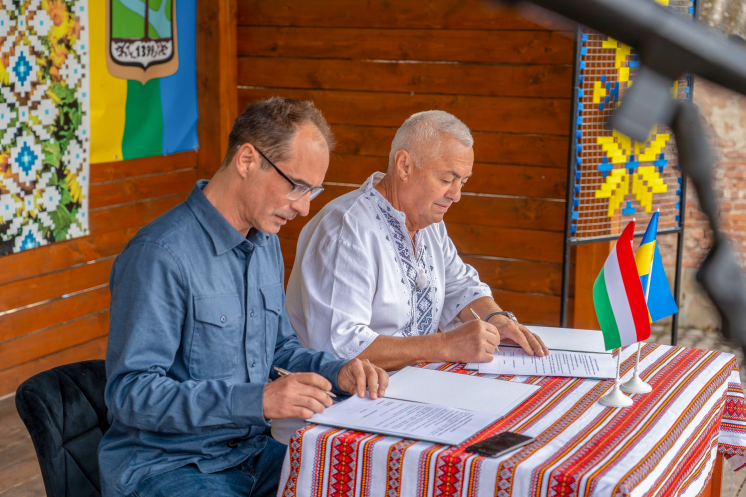 Raketak_elol_a_Balaton-partra_oromtabor_Szantodon_2