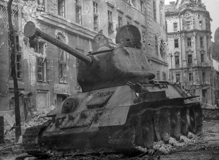 A_srac_a_tank_alatt__56_a_Varosmajorban__6