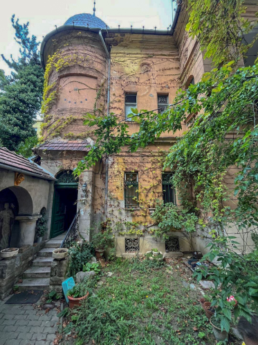 Bujkalas_es_megmenekules_egy_kert_feltarja_haborus_titkait_2 Bujkalas_es_megmenekules_egy_kert_feltarja_haborus_titkait_2