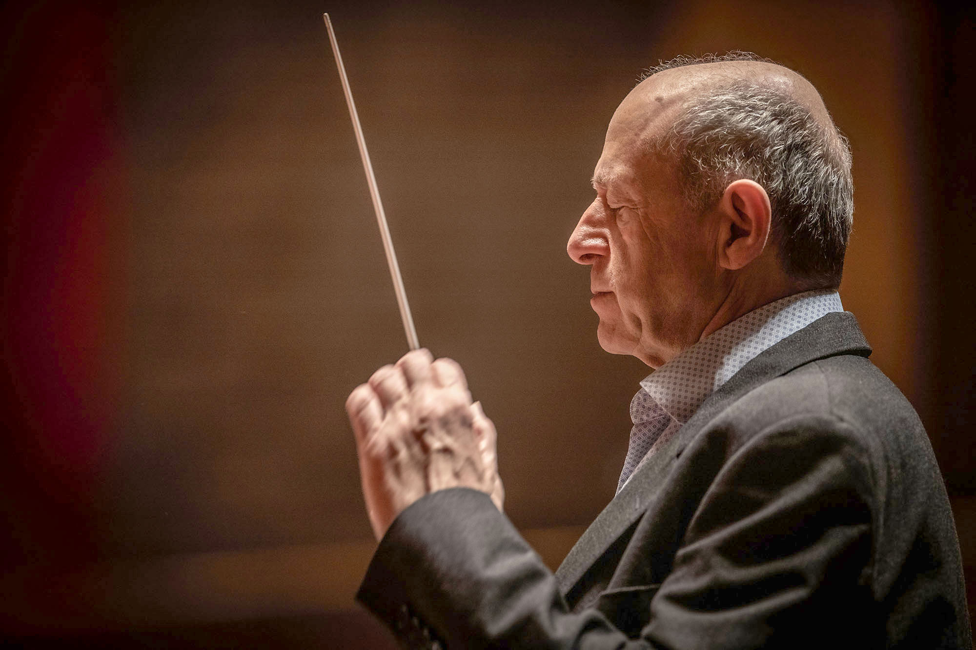 A_zene_amelyet_o_vezenyel_vilagnezet_2