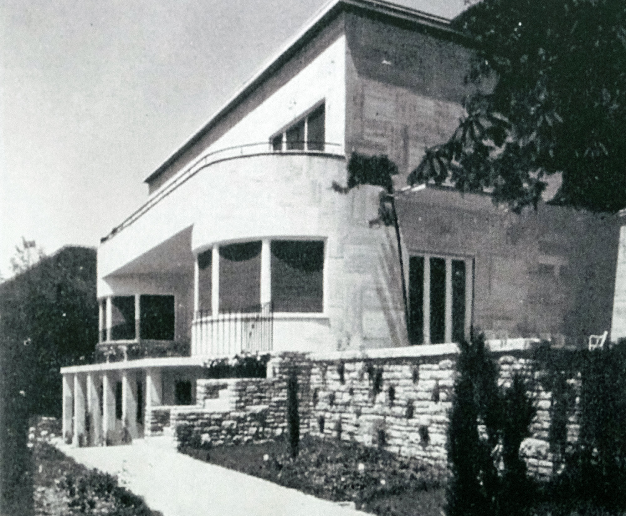 A_Bauhaus_uralja_az_onkormanyzat_folyosojat_1 A_Bauhaus_uralja_az_onkormanyzat_folyosojat_1