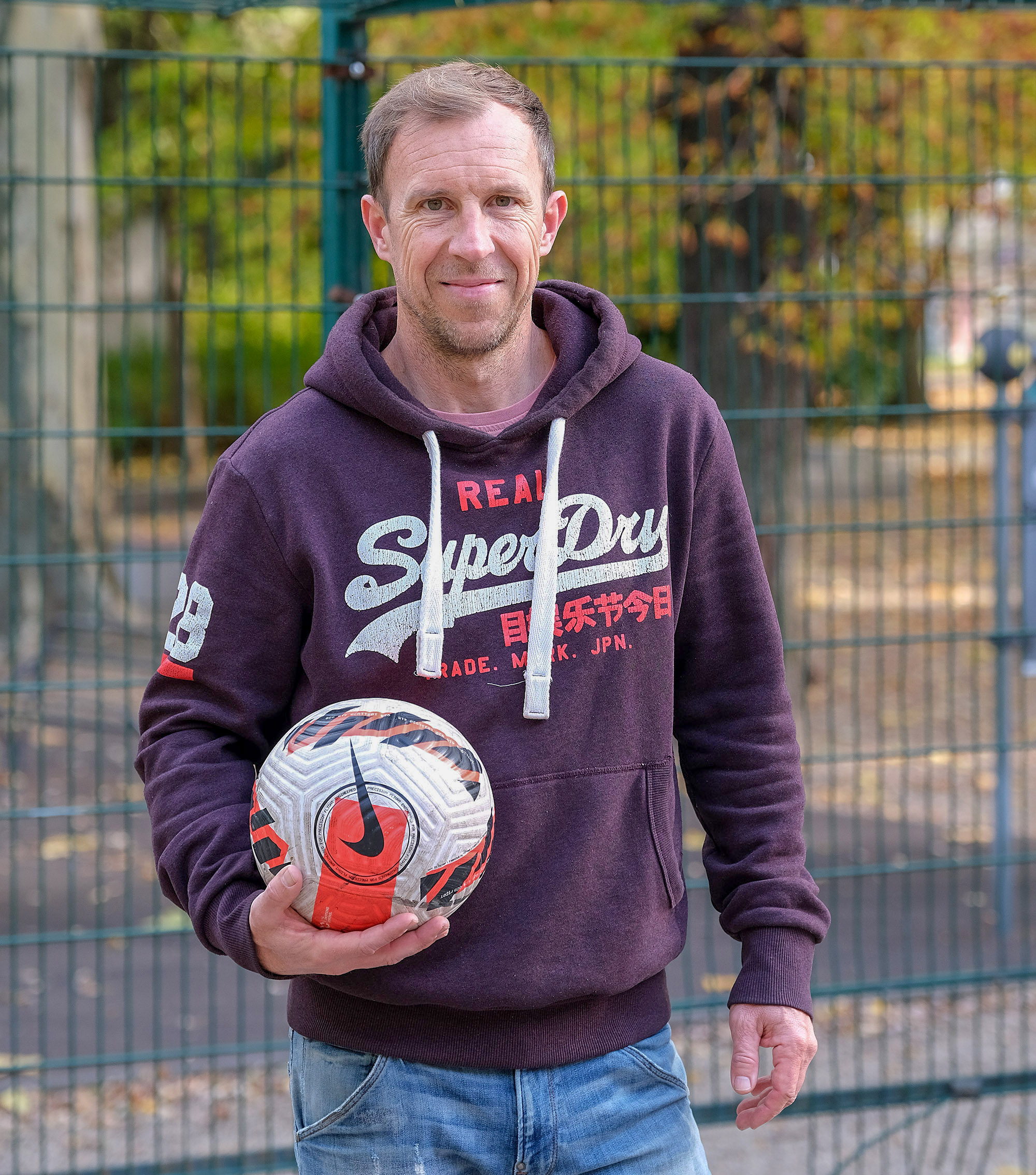 A_tartalekos_golvadasz_aki_vadaszik_es_makkot_ultet_1