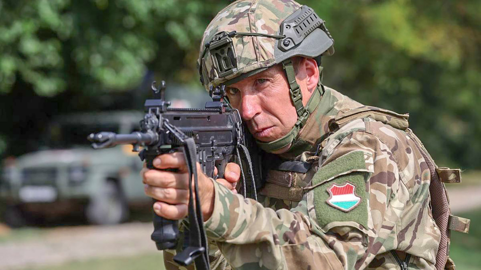 A_tartalekos_golvadasz_aki_vadaszik_es_makkot_ultet_3