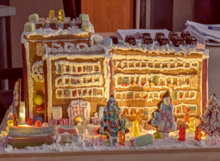 Szeressuk_egymast_gyerekek__ajandekoztak_a_kepviselok_2