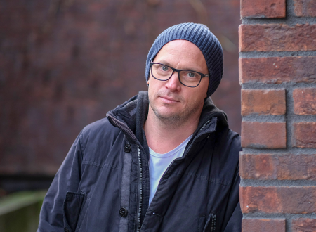 Apakereses_identitas-hullamvasuton_1