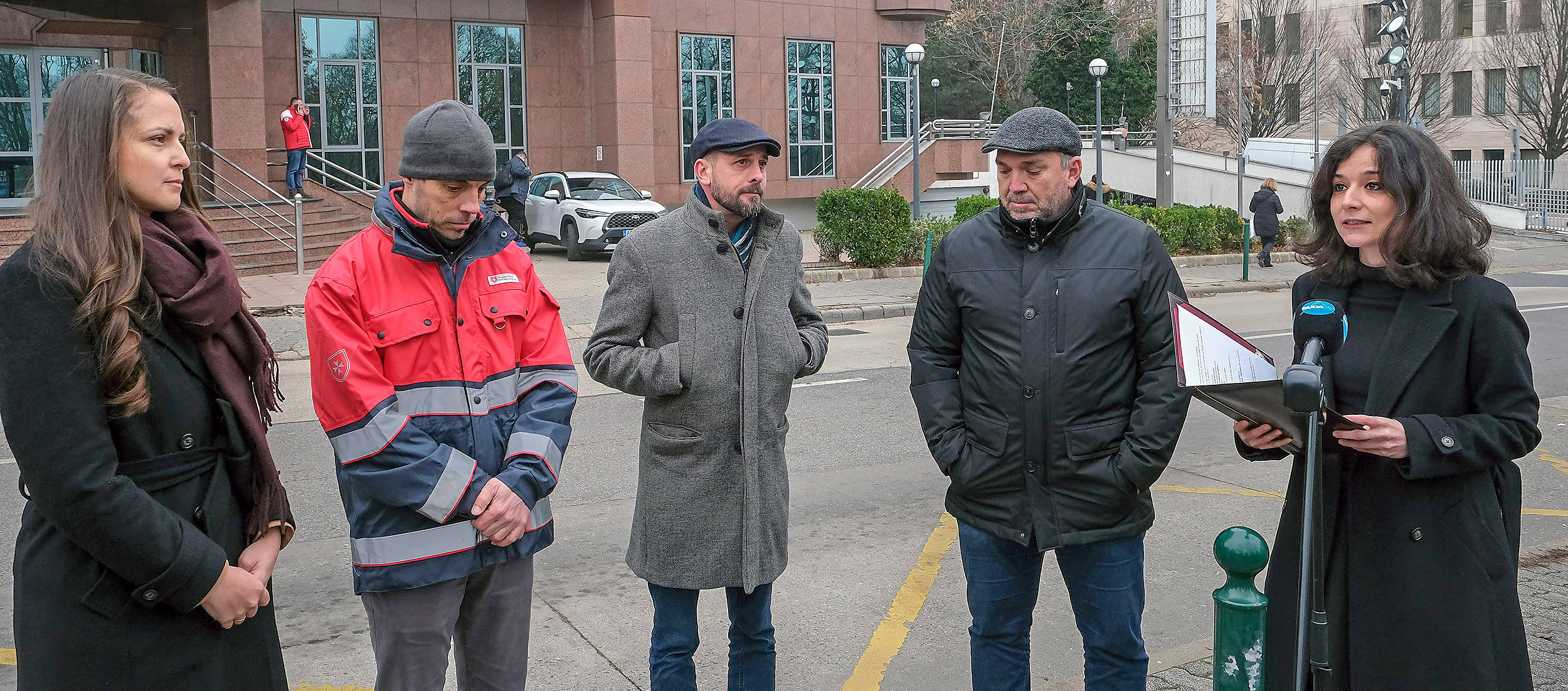 Segitsunk_fedel_nelkuli_embertarsainkon