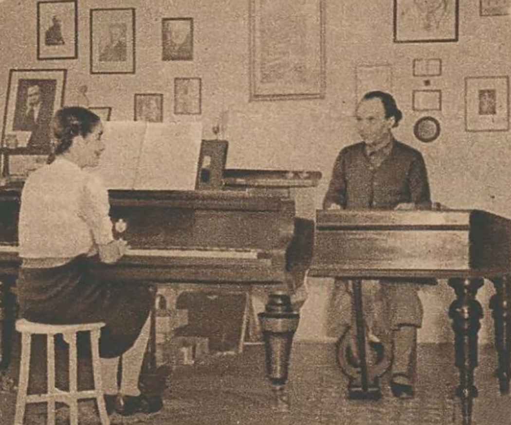 Akihez_minden_zenei_nagysag_elzarandokolt_1