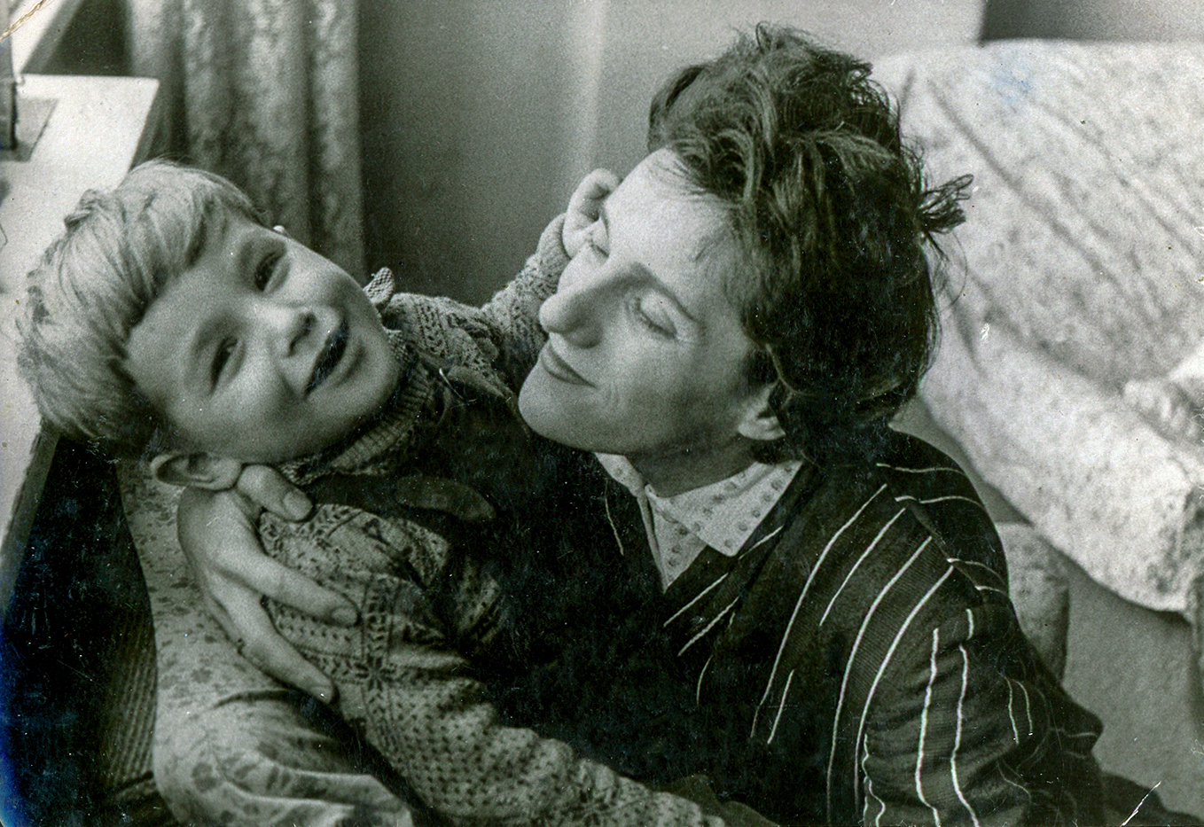 Millio_konyvvel_a_Fold_korul_2