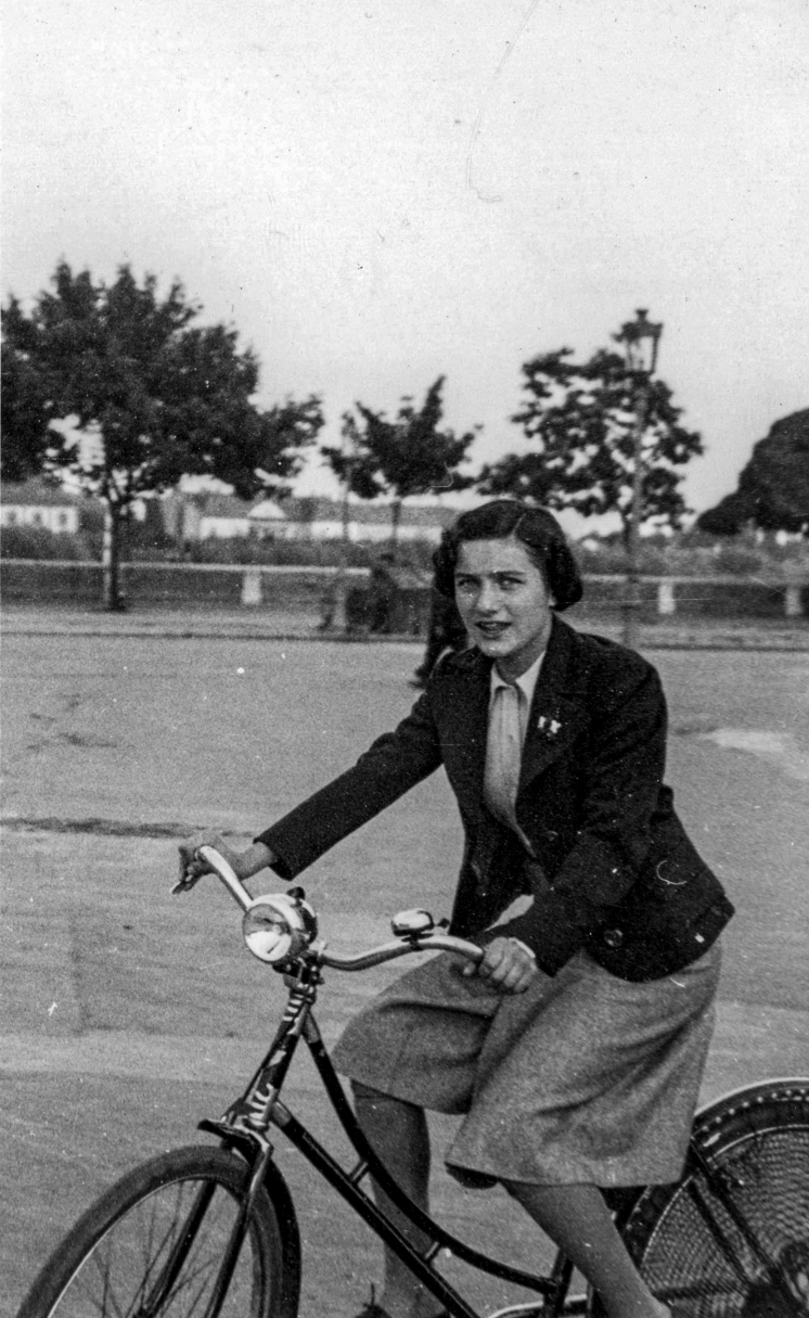 Millio_konyvvel_a_Fold_korul_3